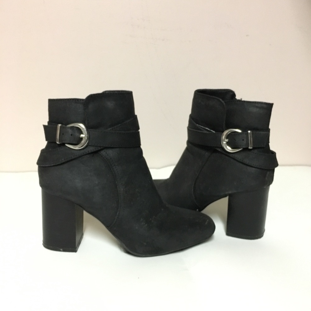 BLACK BOOTIES
